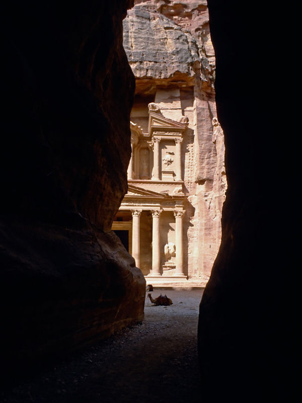 Jordan, Petra: View of the Khazne Firaun from between the high rocks cliffs of the Siq (© Othmar Jaeggi)