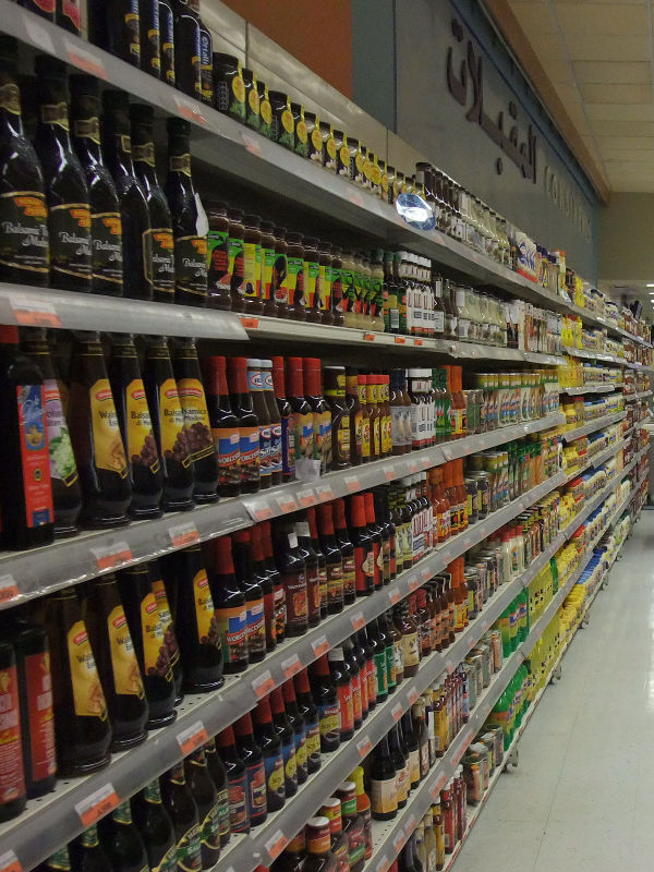 Jordan, Amman, Supermarket shelf with sauces from all around the world (© André Barmasse)